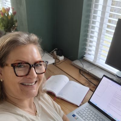 Van vakjargon naar een sterk verhaal: zo helpt een communicatiespecialist jouw bedrijf groeien